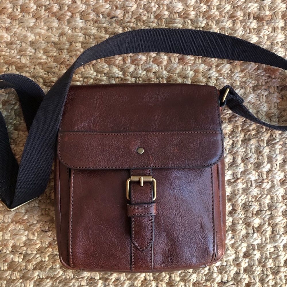 New: Fossil Miles Leather Courier Bag with Adjustable Strap - Picture 2 of 16